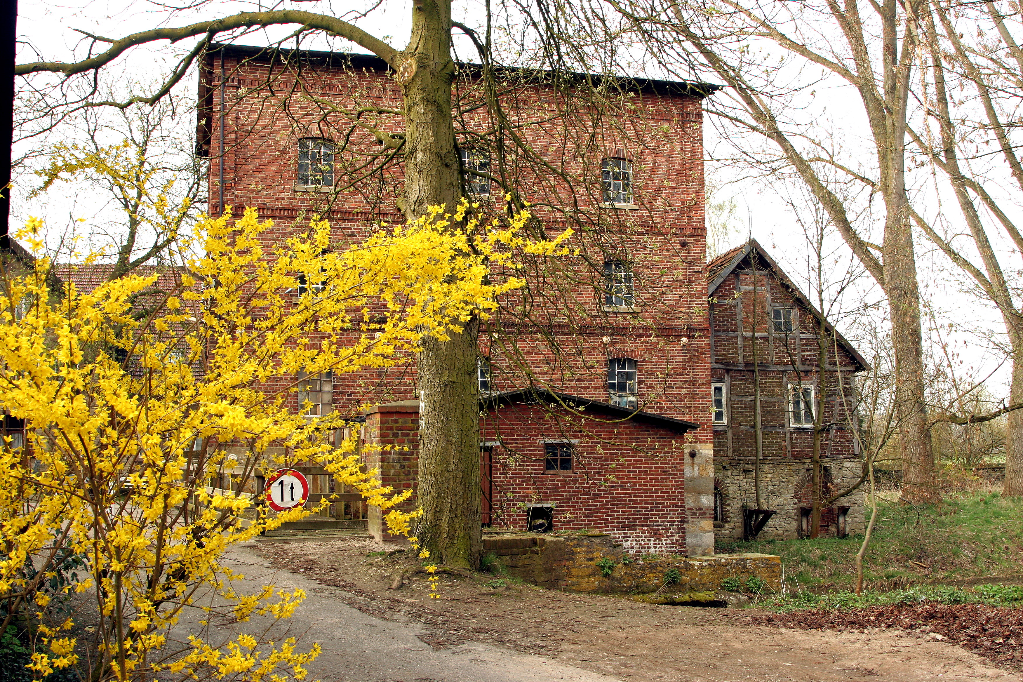 Mühle Tüchter – historische Getreidemühle mit Wappenstein von 1689